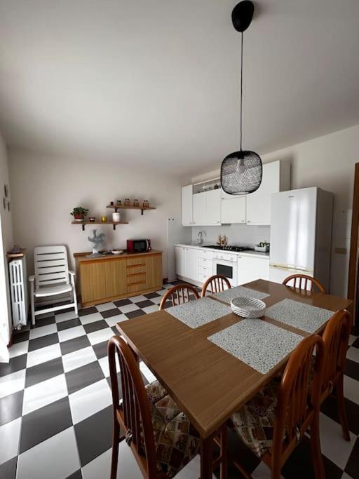 Near Town Centre And Lake - Le Colombe Bardolino Exterior photo