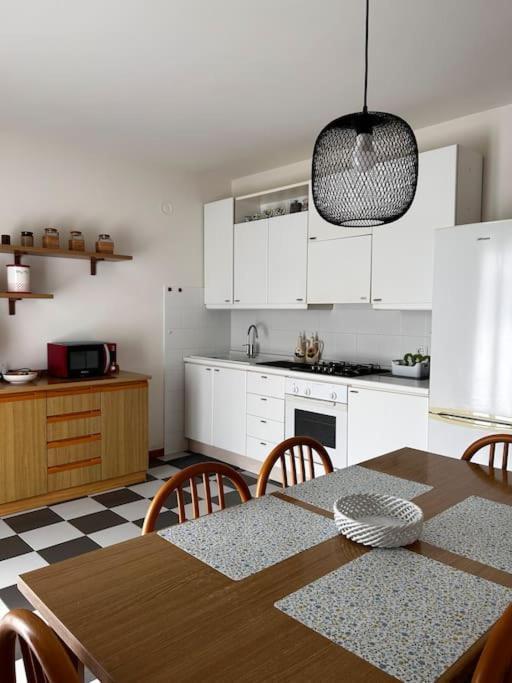 Near Town Centre And Lake - Le Colombe Bardolino Exterior photo